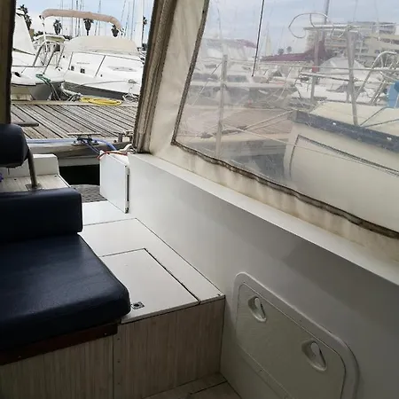 船屋 Bateau L'eilif *